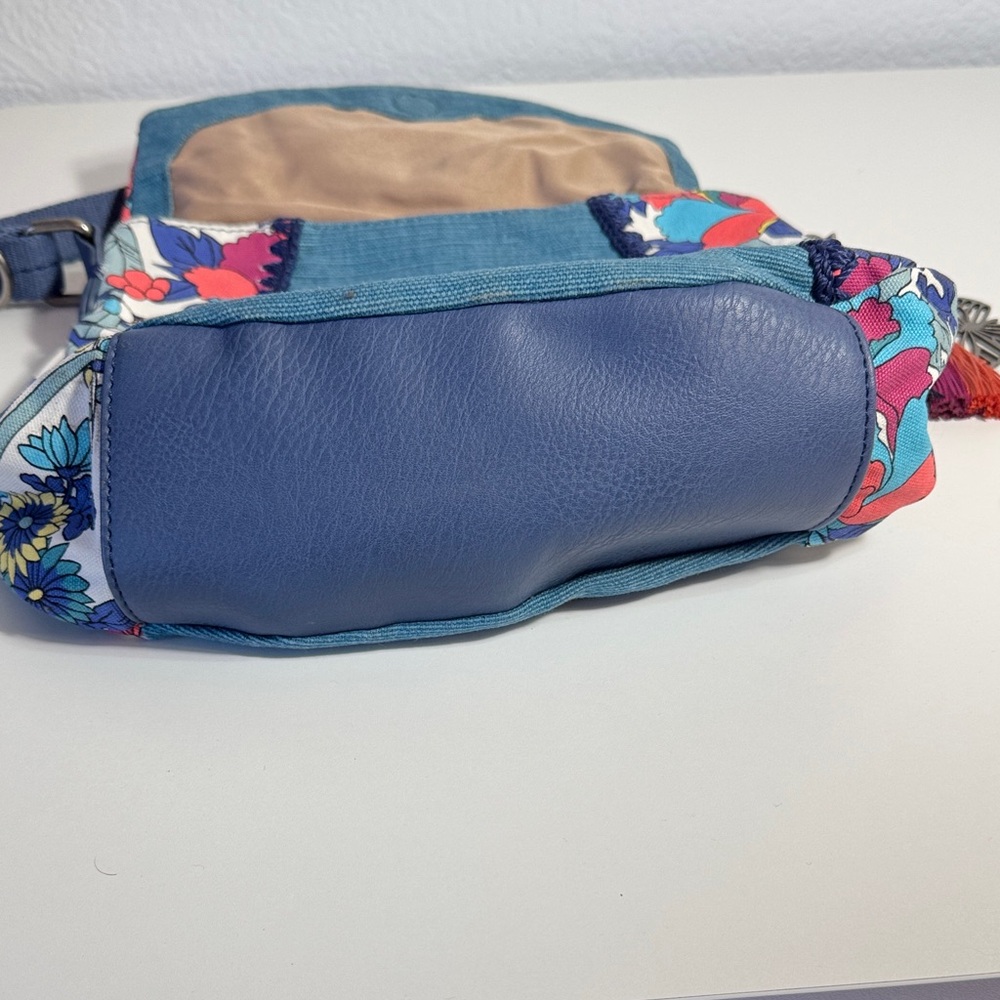 Sakroots Artist Circle Foldover Crossbody - Lake Flower Power - Picture 7 of 11